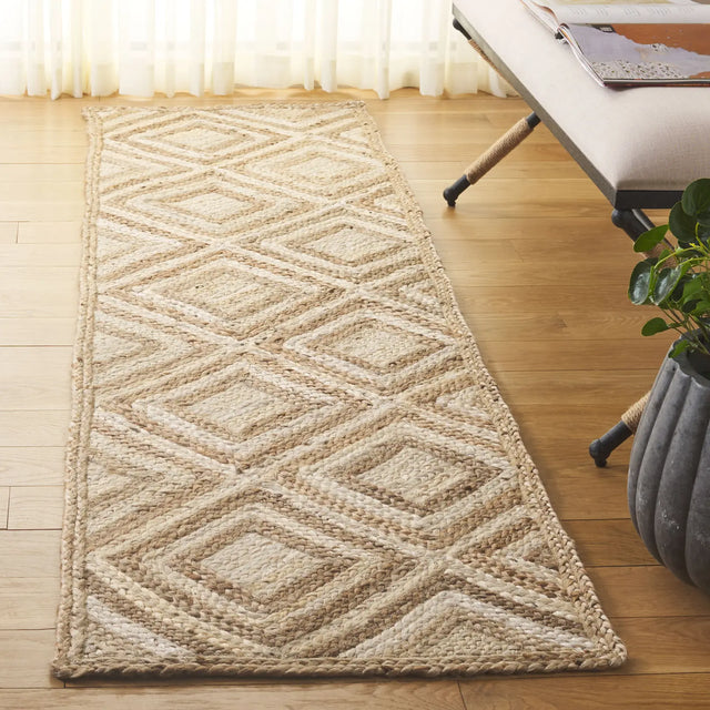 Safavieh Cape Cod 2'-3" x 8'-0" Rug in Natural / Ivory