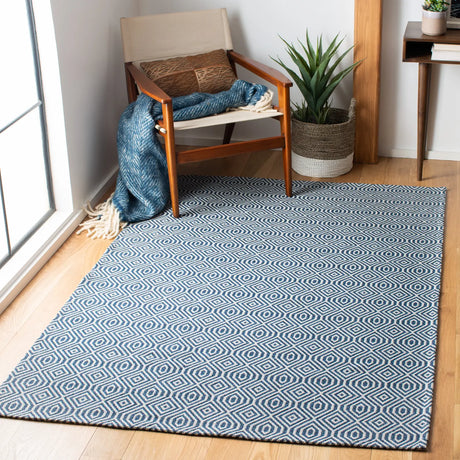 Safavieh Augustine 4'-0" x 6'-0" Rug in Navy / Light Grey