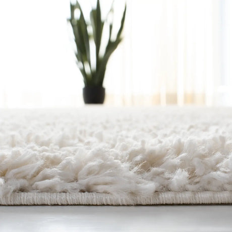 Safavieh August Shag 5'-3" x 7'-6" Rug in Ivory