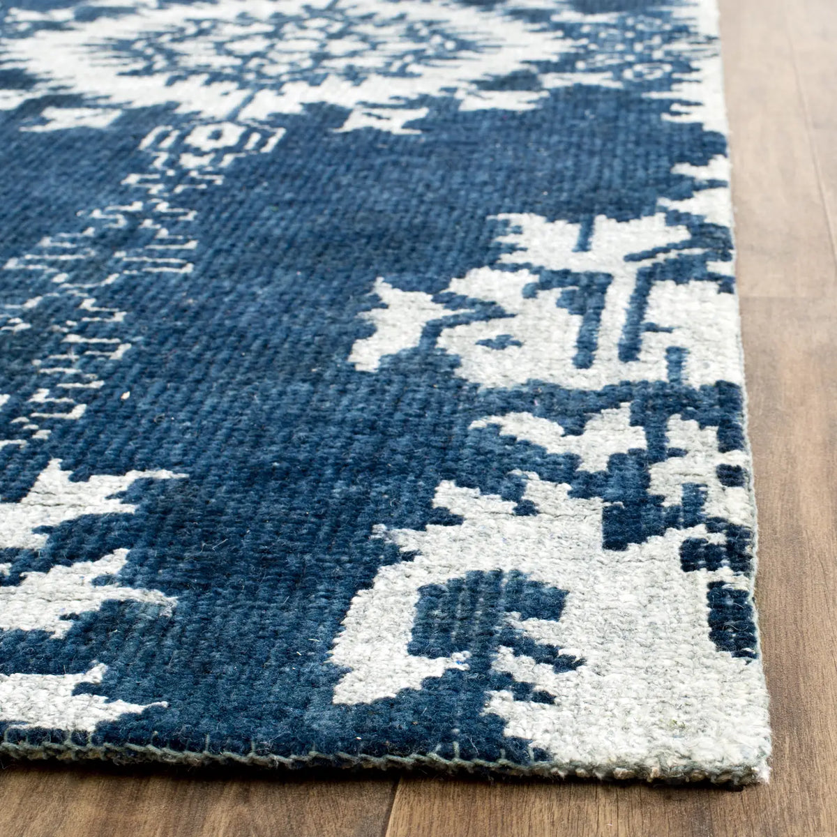 Safavieh Stone Wash 2'-6" x 10'-0" Rug in Indigo