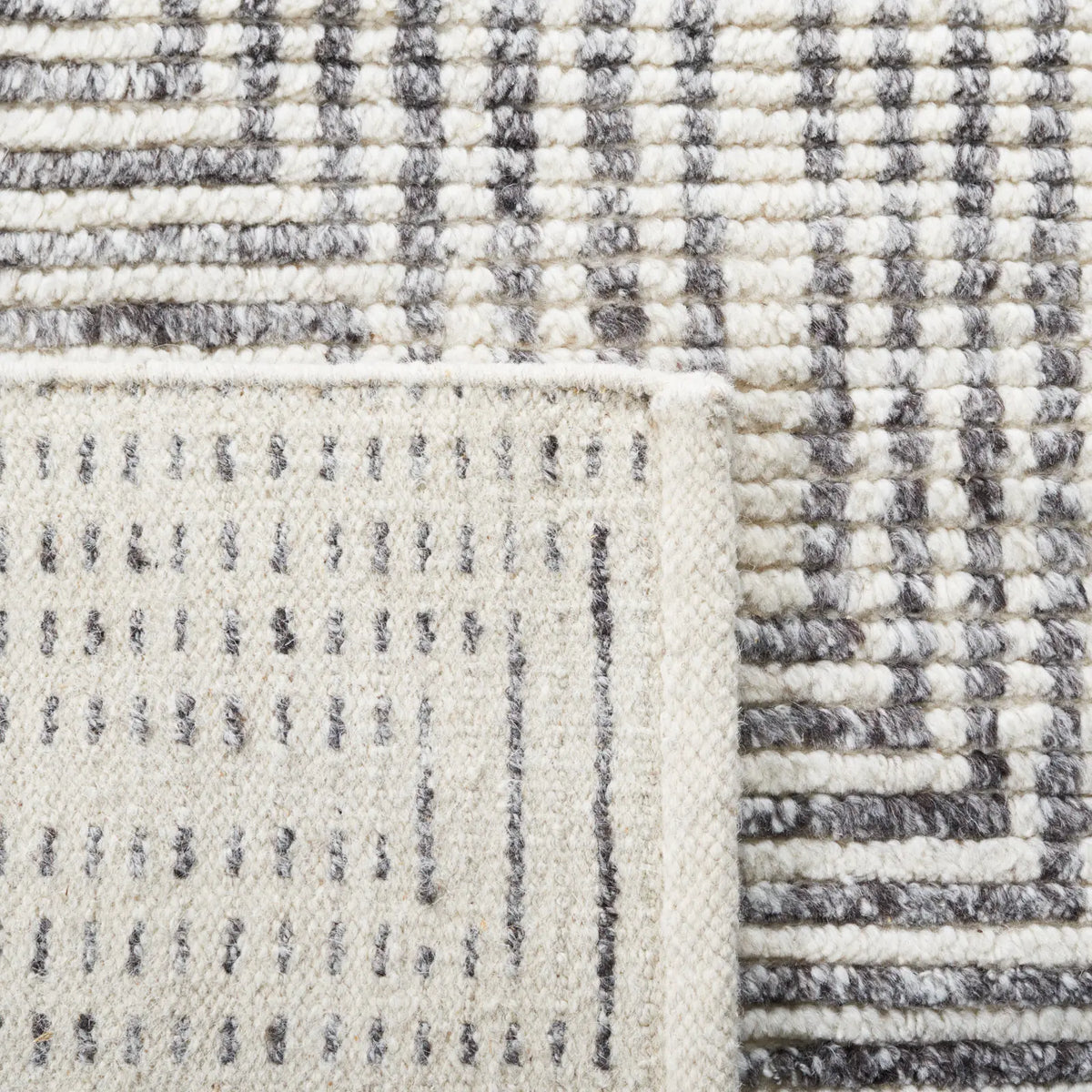 Safavieh Tibetan 4'-0" x 6'-0" Rug in Black / Ivory