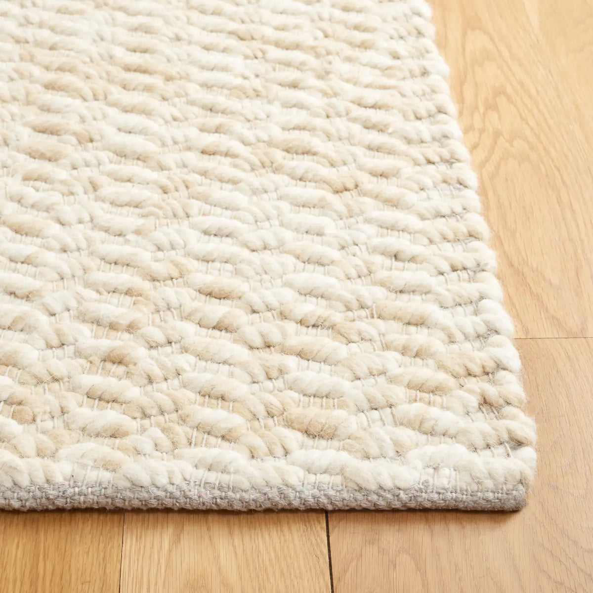 Safavieh Natura 4'-0" x 6'-0" Rug in Beige / Ivory