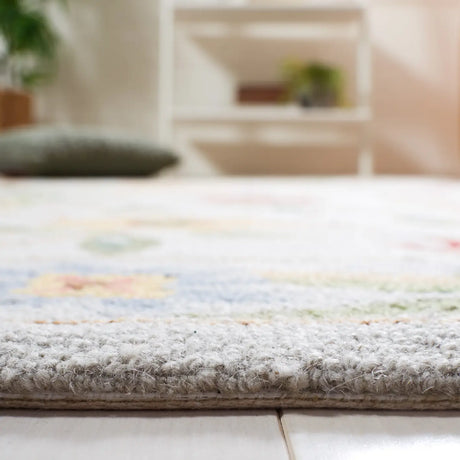Safavieh Chelsea 3'-9" x 5'-9" Rug in Grey