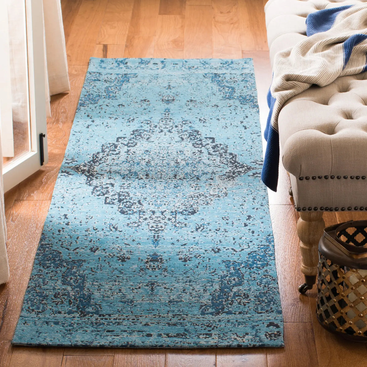 Safavieh Classic Vintage 2'-3" x 8'-0" Rug in Blue