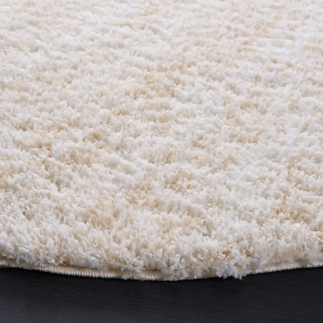 Safavieh Berber Shag 5'-5" x 5'-5" Rug in Ivory / Beige