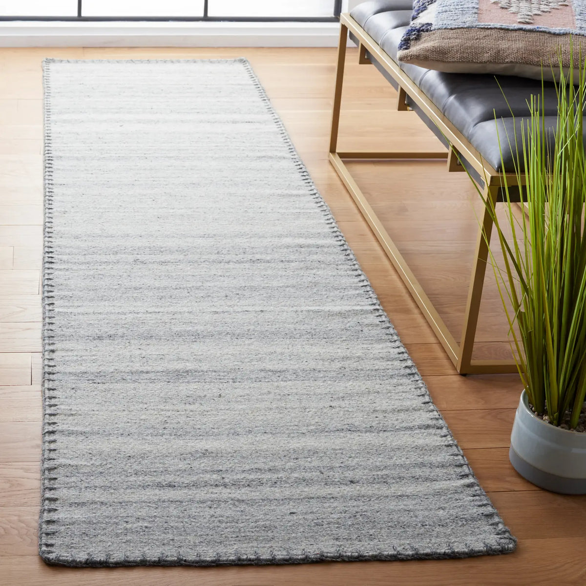 Safavieh Kilim 2'-3" x 9'-0" Rug in Grey