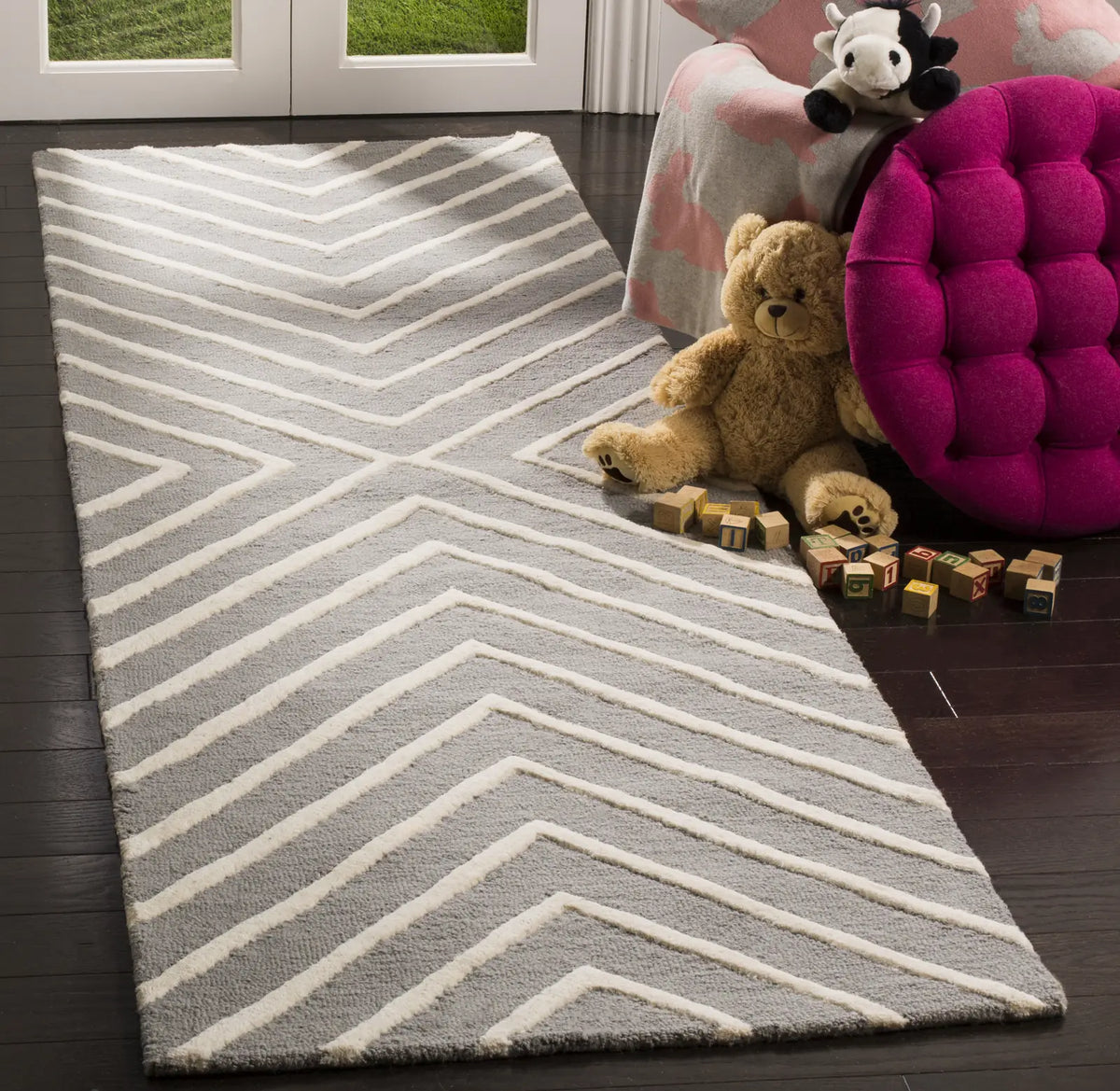 Safavieh Safavieh Kids 2'-6" x 8'-0" Rug in Grey / Ivory