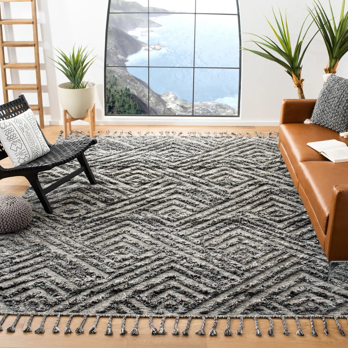 Safavieh Casablanca 8'-0" x 10'-0" Rug in Charcoal