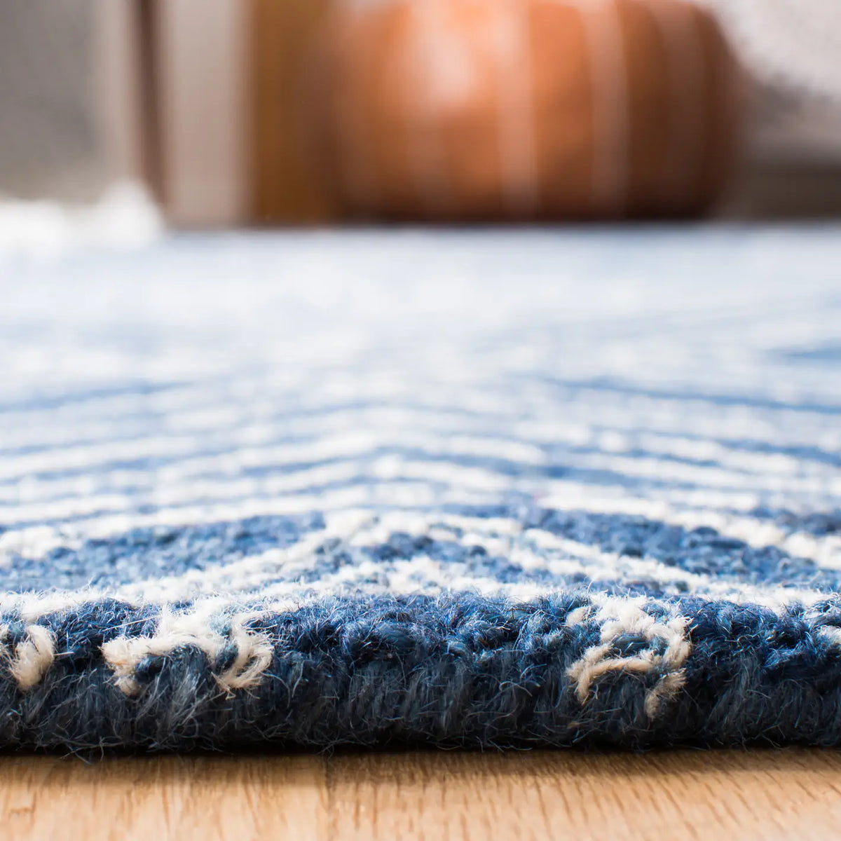 Safavieh Micro-Loop 5'-0" x 8'-0" Rug in Navy / Ivory