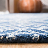 Safavieh Micro-Loop 5'-0" x 8'-0" Rug in Navy / Ivory