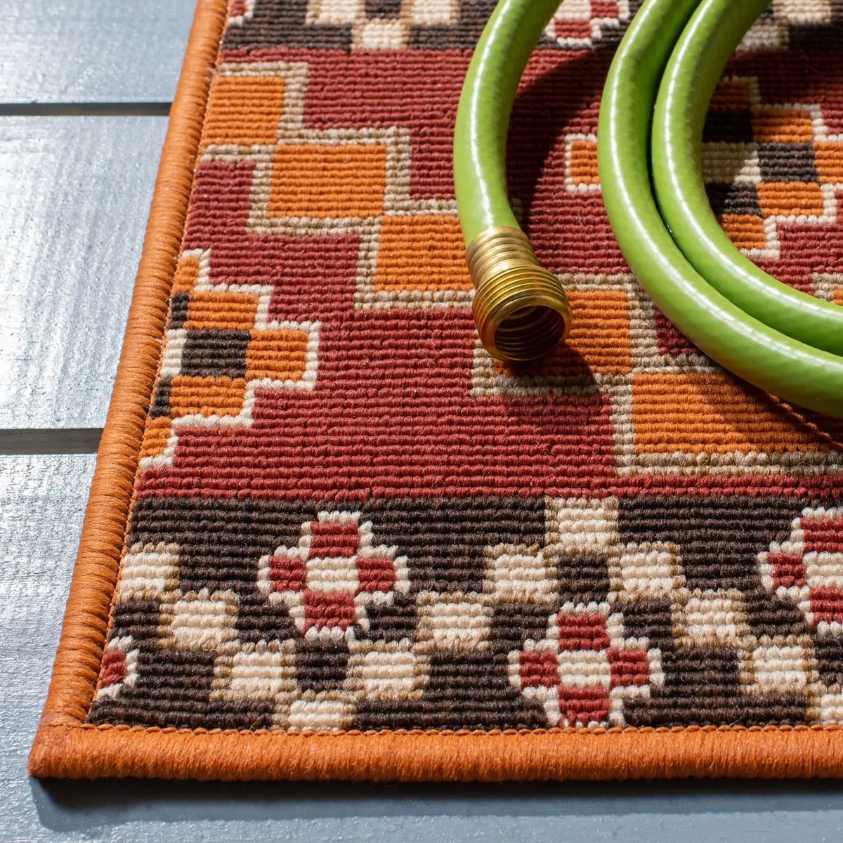Safavieh Veranda 6'-7" x 9'-6" Rug in Rust / Red