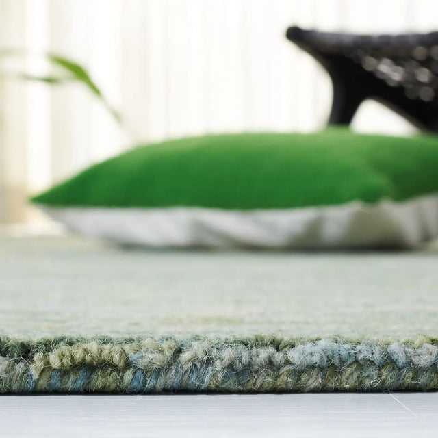 Safavieh Ikat 4'-0" x 6'-0" Rug in Sage / Green