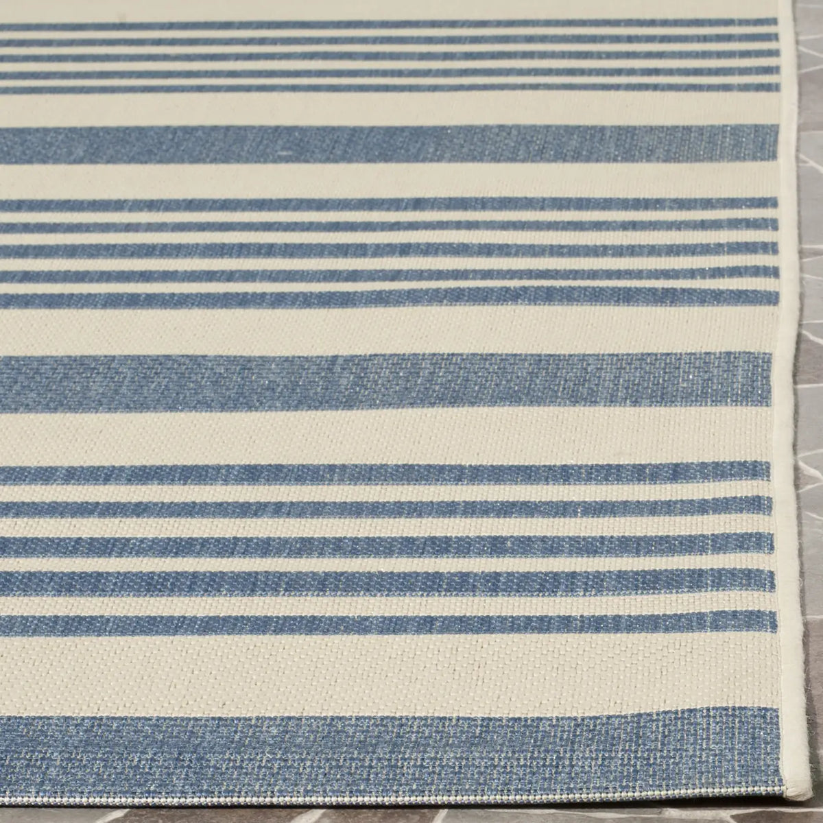 Safavieh Courtyard 5'-3" x 7'-7" Rug in Beige / Blue