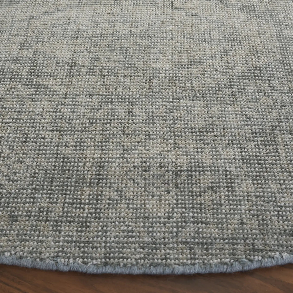 Safavieh Maharaja 6'-0" x 6'-0" Rug in Sage / Green