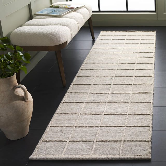 Safavieh Natura 2'-3" x 8'-0" Rug in Beige