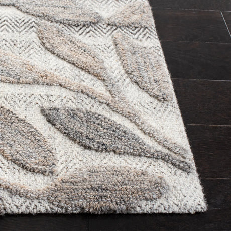 Safavieh Southampton 4'-0" x 6'-0" Rug in Beige