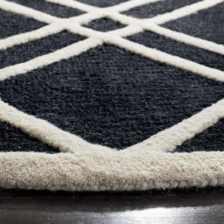 Safavieh Cambridge 6'-0" x 6'-0" Rug in Black / Ivory