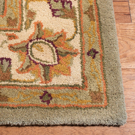 Safavieh Heritage 4'-0" x 6'-0" Rug in Light Green / Beige