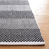Safavieh Striped Kilim 4'-0" x 6'-0" Rug in Ivory / Black