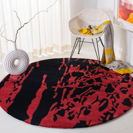 Safavieh Soho 6'-0" x 6'-0" Rug in Black / Red