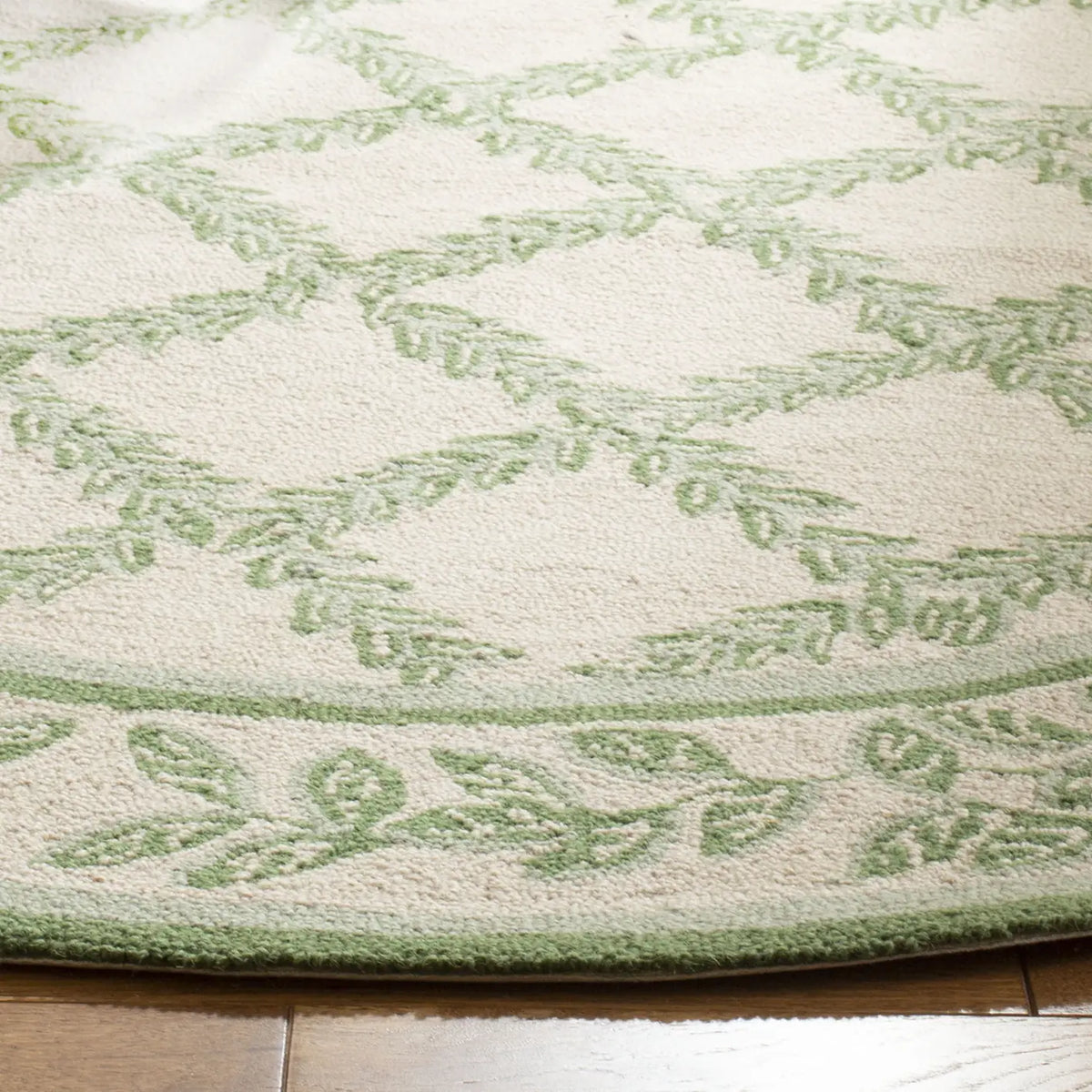 Safavieh Chelsea 5'-6" x 5'-6" Rug in Ivory / Light Green