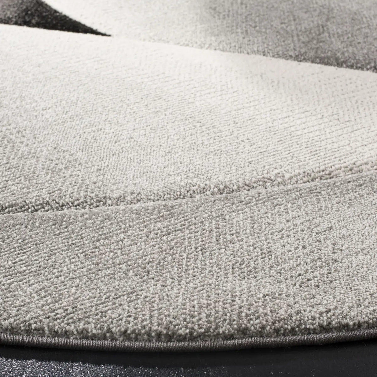 Safavieh Hollywood 5'-3" x 5'-3" Rug in Grey / Dark Grey