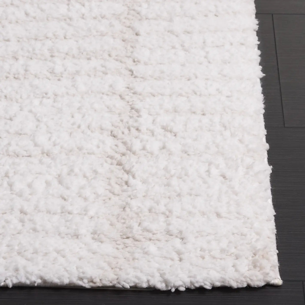 Safavieh Rumi Shag 4'-0" x 6'-0" Rug in Ivory / Light Beige
