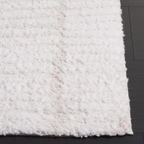 Safavieh Rumi Shag 4'-0" x 6'-0" Rug in Ivory / Light Beige