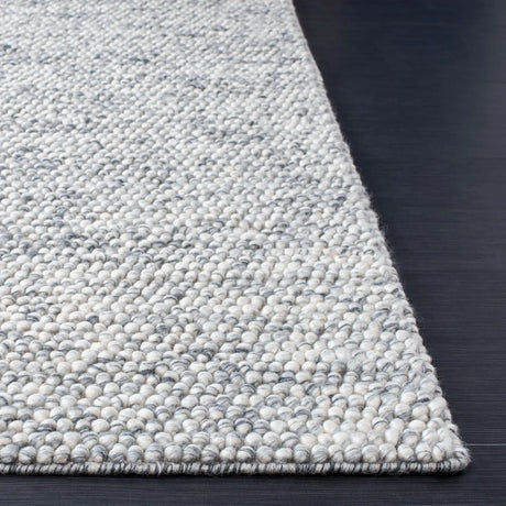 Safavieh Natura 4'-0" x 6'-0" Rug in Light Grey / Ivory