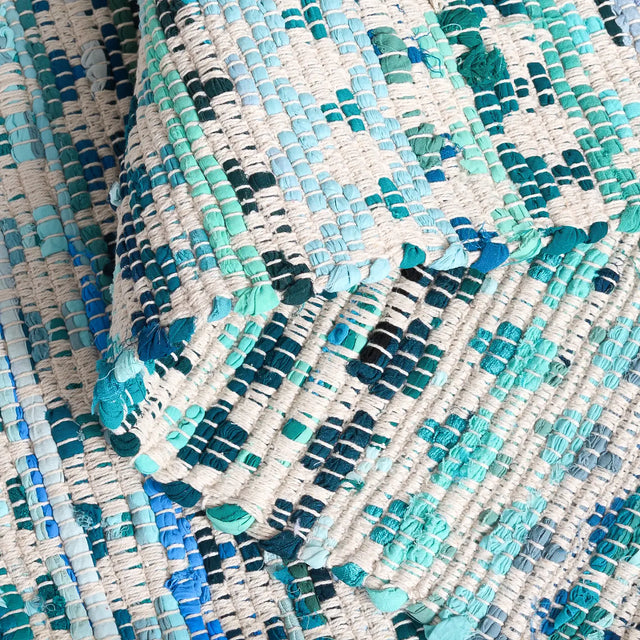 Safavieh Montauk 4'-0" x 6'-0" Rug in Turquoise / Ivory