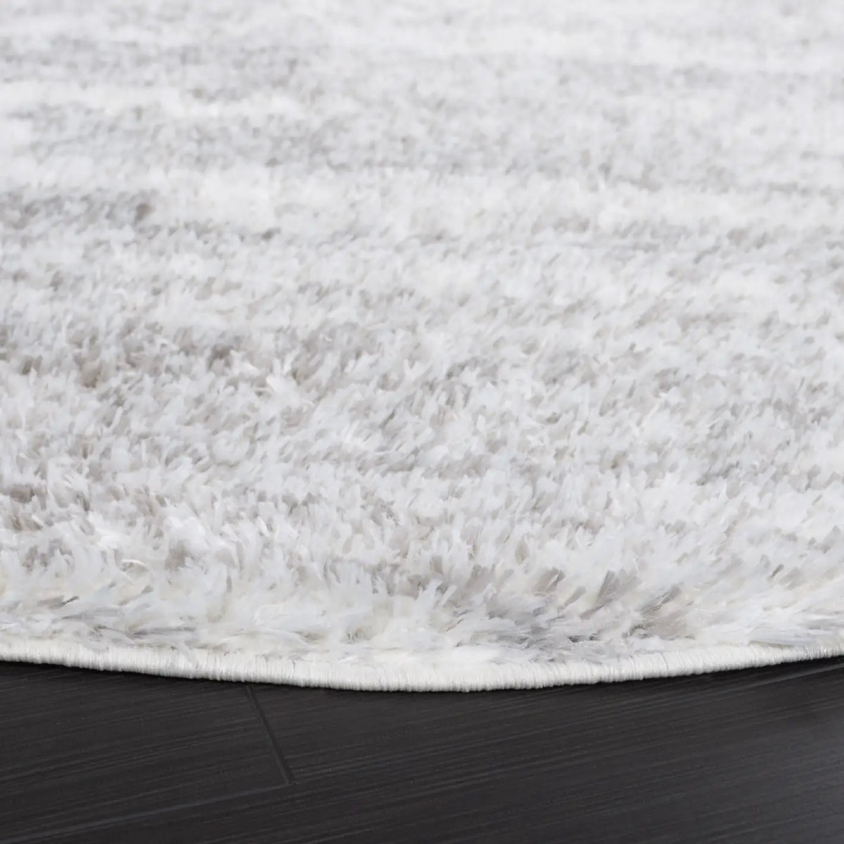 Safavieh Tahoe Shag 6'-7" x 6'-7" Rug in Ivory / Grey