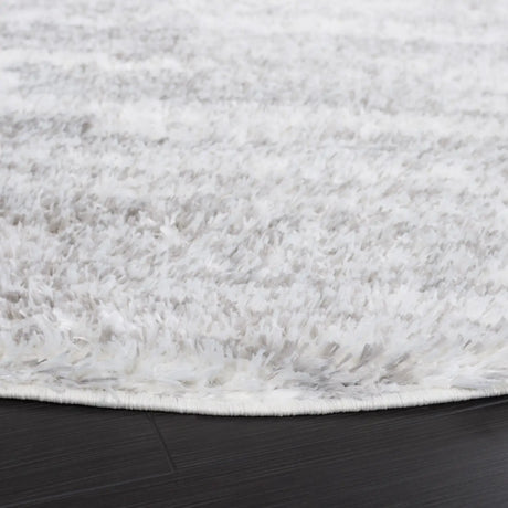 Safavieh Tahoe Shag 6'-7" x 6'-7" Rug in Ivory / Grey