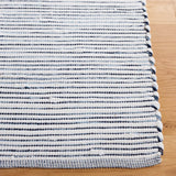 Safavieh Montauk 4'-0" x 6'-0" Rug in Navy / Ivory