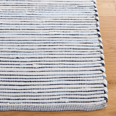 Safavieh Montauk 4'-0" x 6'-0" Rug in Navy / Ivory