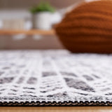 Safavieh Montauk 5'-0" x 8'-0" Rug in Black / Ivory