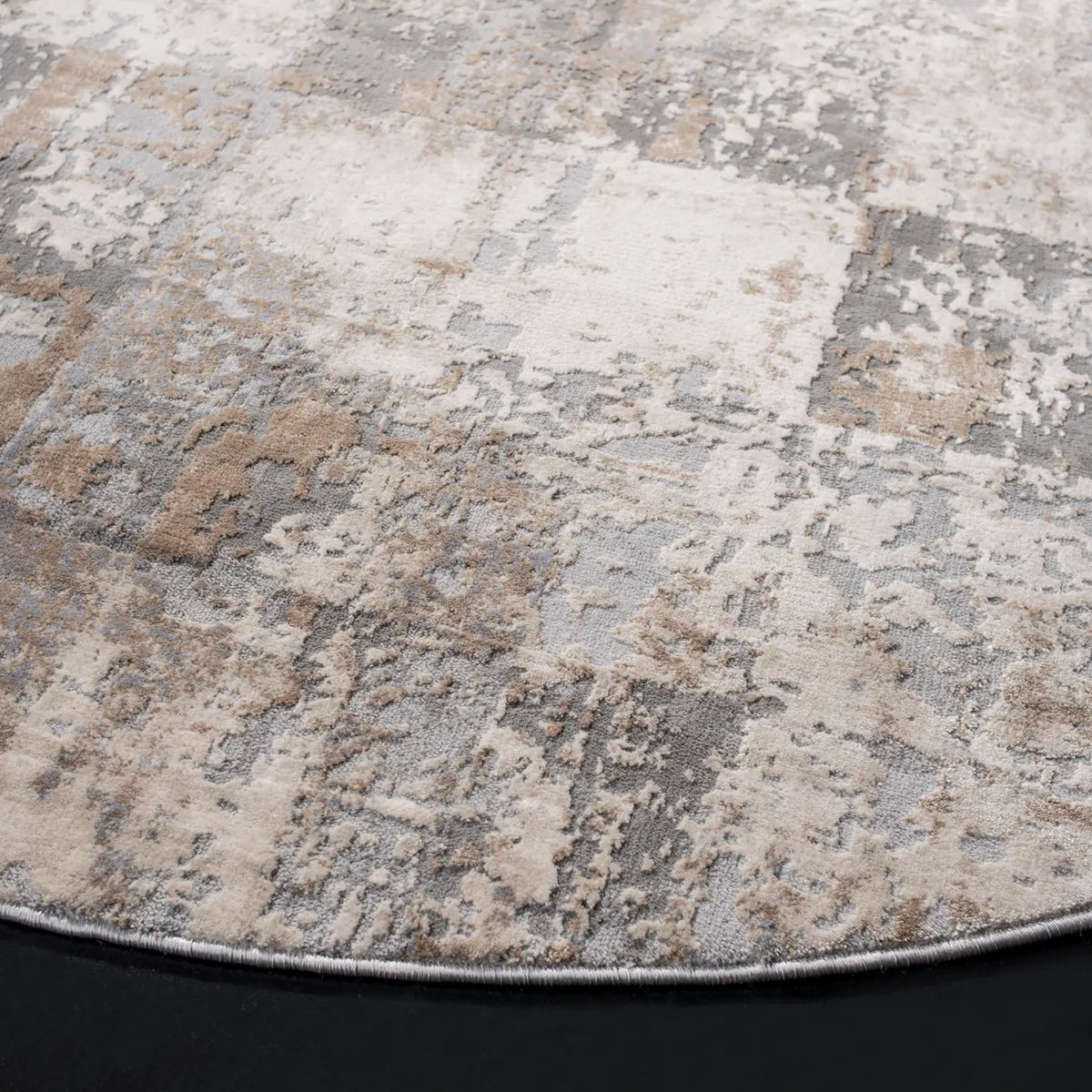 Safavieh Invista 6'-7" x 6'-7" Rug in Cream / Beige