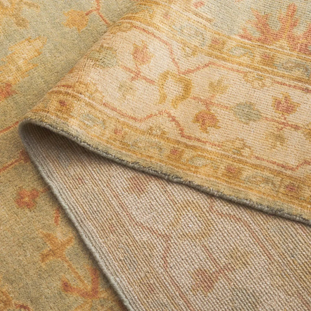 Safavieh Oushak 6'-0" x 9'-0" Rug in Soft Green / Ivory
