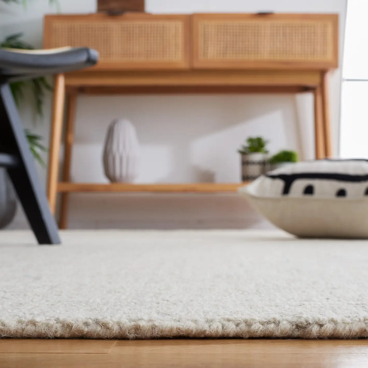 Safavieh Micro-Loop 5'-0" x 8'-0" Rug in Light Grey / Ivory