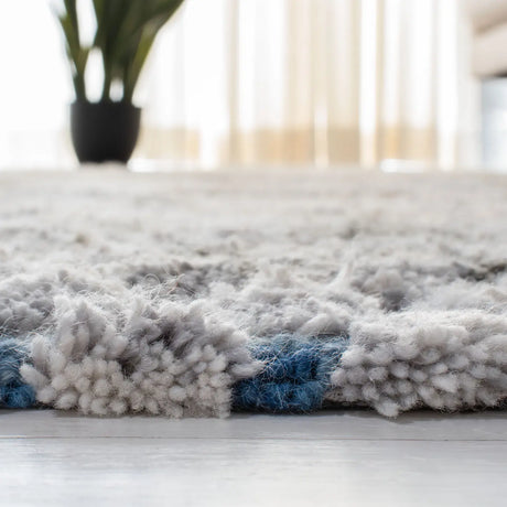 Safavieh Casablanca Shag 5'-0" x 8'-0" Rug in Grey / Olive