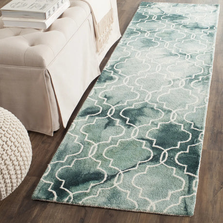 Safavieh Dip Dye 2'-3" x 6'-0" Rug in Green / Ivory
