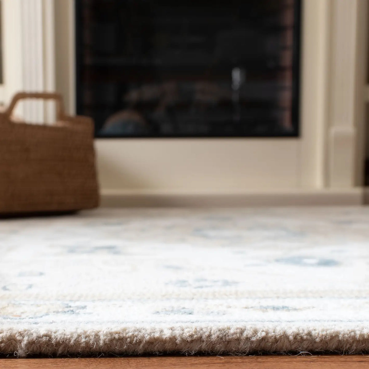 Safavieh Micro-Loop 4'-0" x 6'-0" Rug in Beige / Ivory