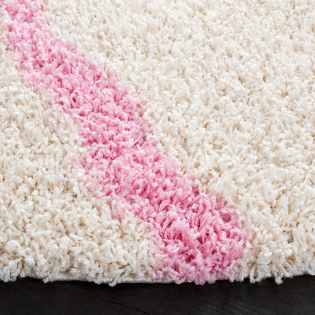 Safavieh Sgd-Dallas Shag 6'-0" x 6'-0" Rug in Ivory / Light Pink