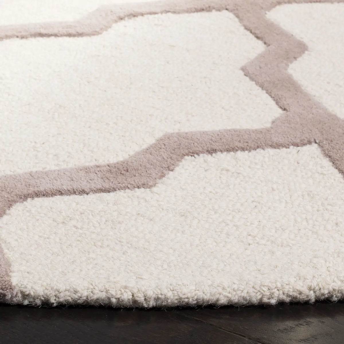 Safavieh Cambridge 6'-0" x 6'-0" Rug in Ivory / Beige