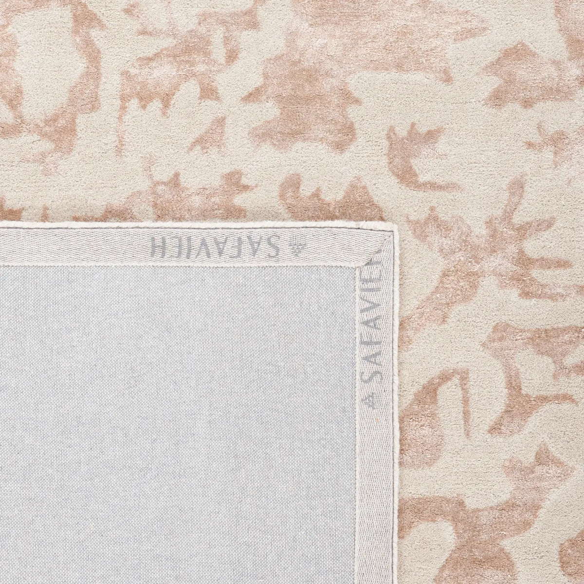 Safavieh Soho 5'-0" x 8'-0" Rug in Ivory