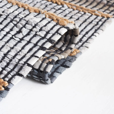 Safavieh Vintage Leather 4'-0" x 6'-0" Rug in Grey / Natural