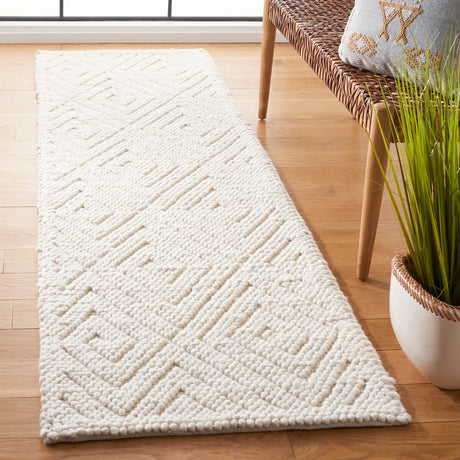 Safavieh Natura 2'-3" x 8'-0" Rug in Ivory