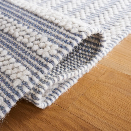 Safavieh Natura 4'-0" x 6'-0" Rug in Ivory / Grey