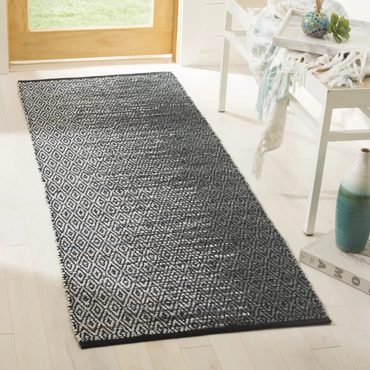 Safavieh Vintage Leather 2'-3" x 6'-0" Rug in Light Grey / Charcoal