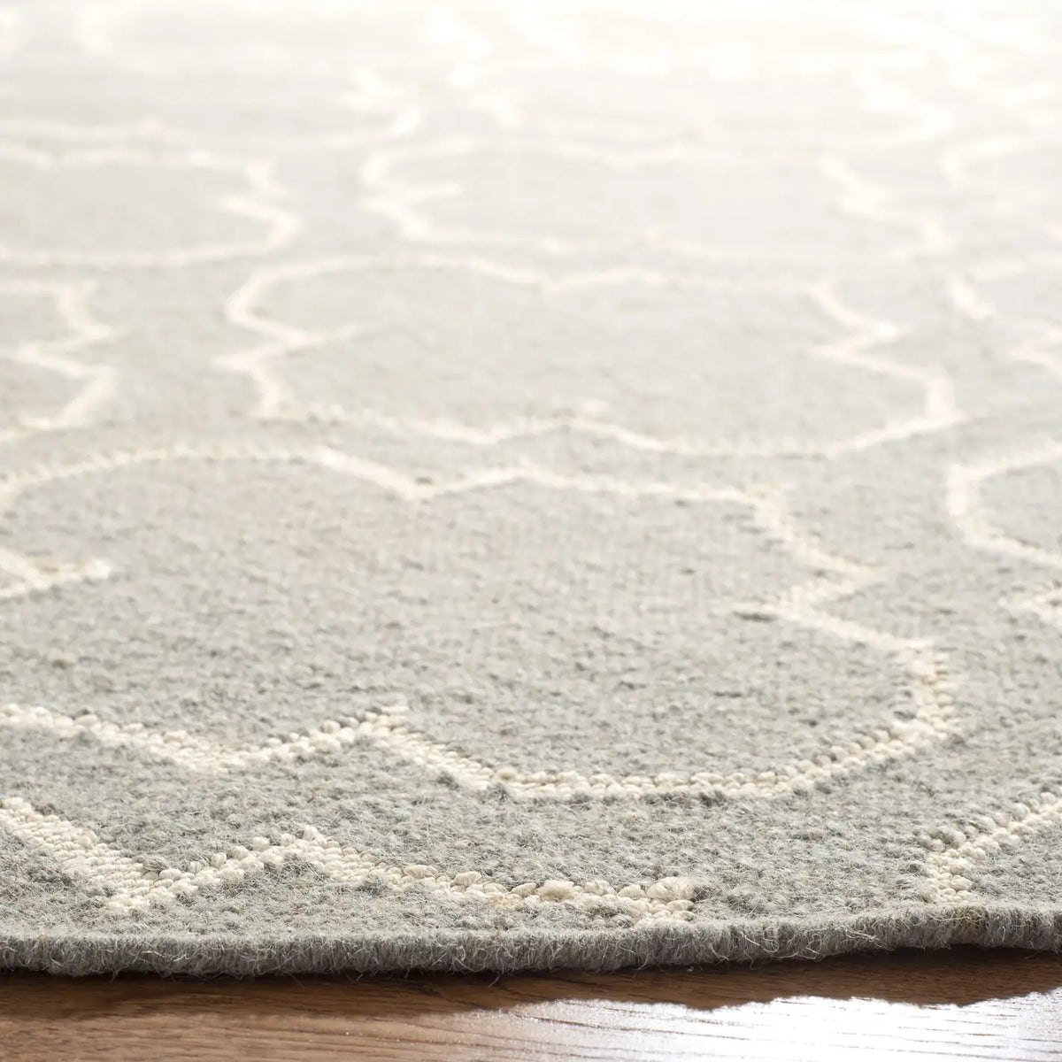 Safavieh Dhurries 7'-0" x 7'-0" Rug in Grey / Ivory