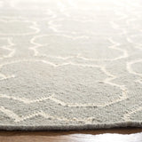 Safavieh Dhurries 7'-0" x 7'-0" Rug in Grey / Ivory